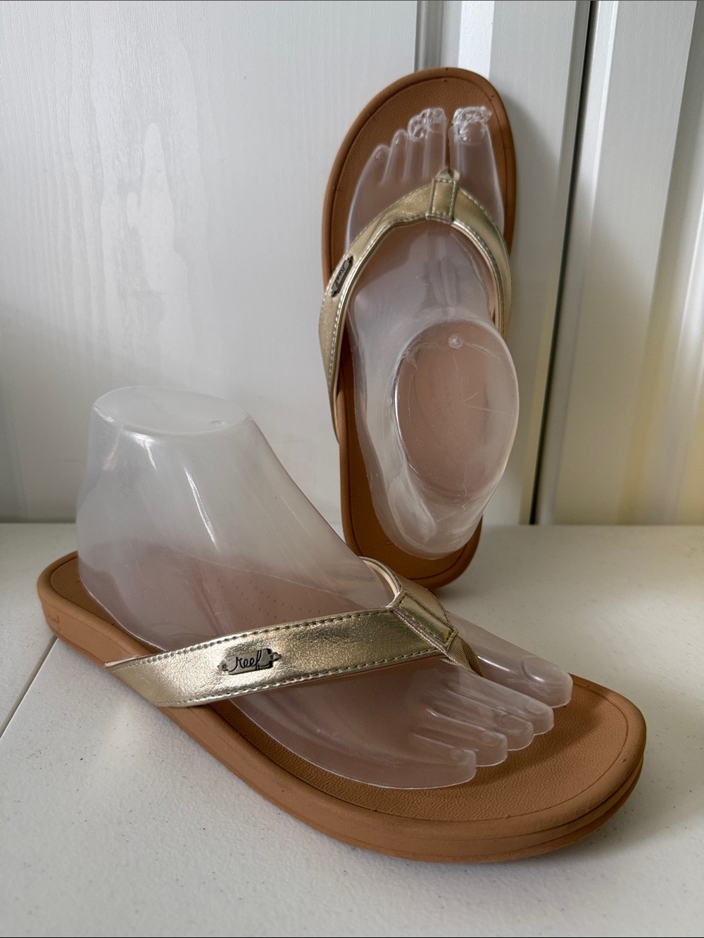 Mint - Reef Women’s Metallic Gold Thong Sandals (sz 9)